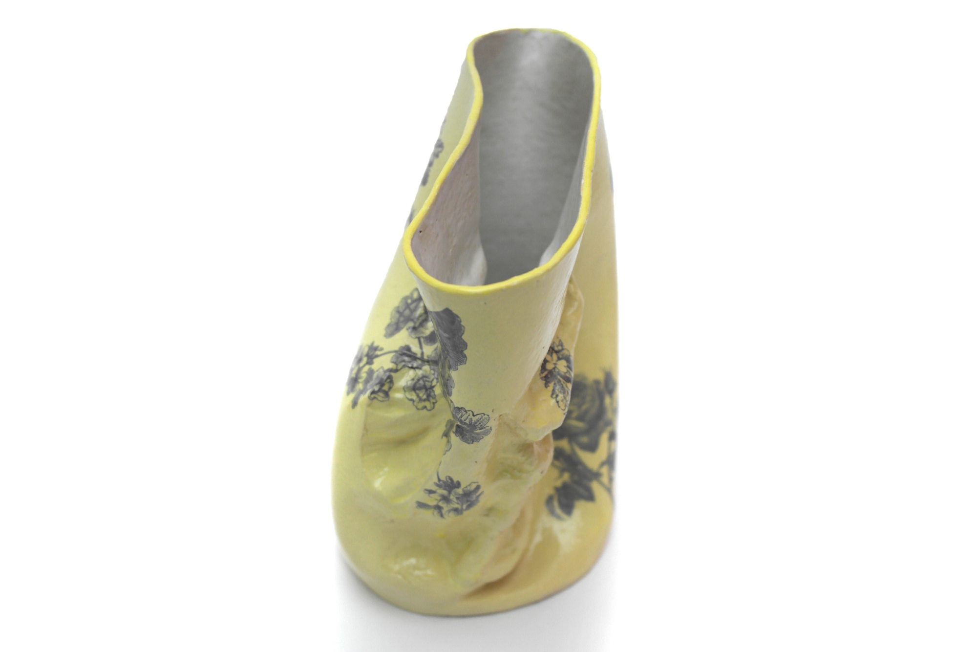 Cruche jaune en grès émaillé avec décor floral